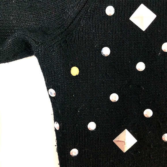 Bebe 2B Stud Front Scoop Neck Tunic Sweater - Picture 9 of 9